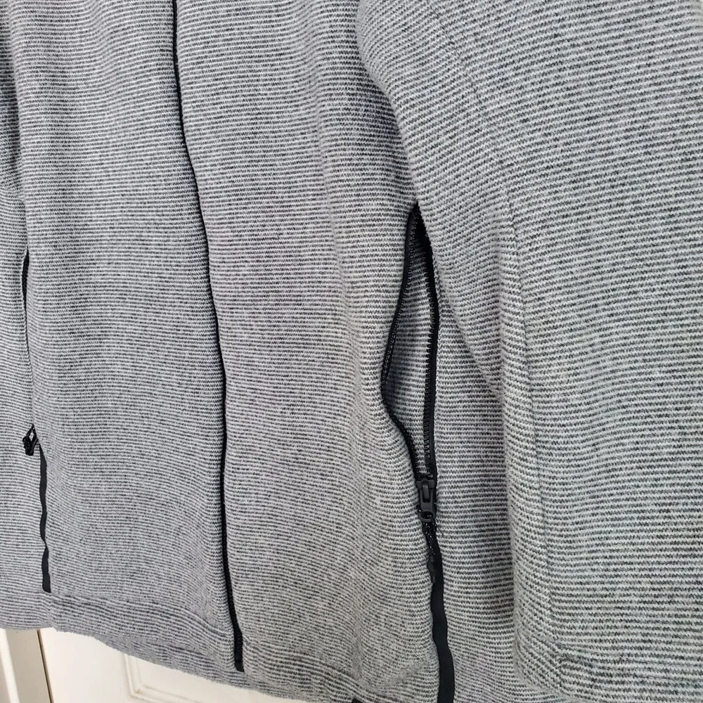 Adidas Terrex Climawarm Full Zip Jacket‎ Mens Size M Gray Striped Athleisure